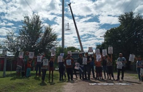 Argentina. Pobladores de la localidad de Bialet Massé, Córdoba, resisten la colocación de una línea de alta tensión