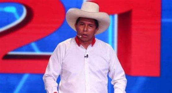 Perú. Pedro Castillo: “Seremos respetuosos de esta Constitución hasta que el pueblo lo decida a través de un referéndum”