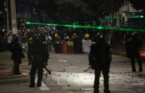 Colombia. Con manifestaciones y mucha represión en varias ciudades el paro nacional sigue ejerciendo presión sobre el mal gobierno (fotos+videos)