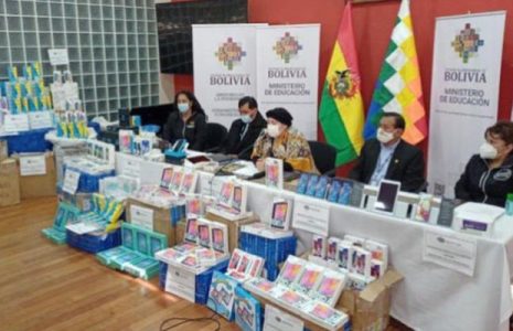 Bolivia. Gobierno beneficia a estudiantes con bajos recursos económicos
