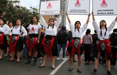 Feminismos. Maternidad forzada en Chile y esterilizaciones masivas en Perú: las paradojas permanentes en América Latina que atentan contra derechos de las mujeres