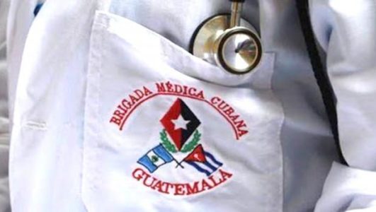Nuestramérica. El resuello de los médicos cubanos en Guatemala