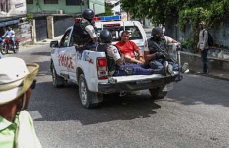 Haití. Tres colombianos más apresados: ya son 20 /Un ex senador dice que a Moise lo mataron sus custodios /EE.UU y Colombia mandarán ayuda policial y militar