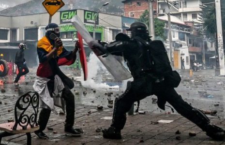 Colombia. Represión policial deja manifestantes heridos y detenidos