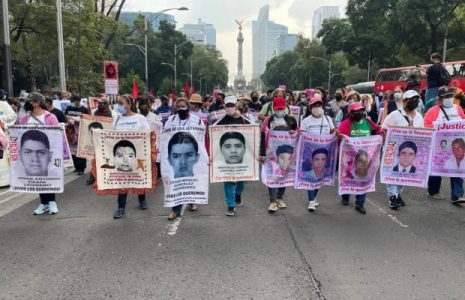 México. Se moviliza a 7 años de desaparición de los 43 normalistas de Ayotzinapa