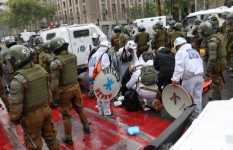 Chile. Carabineros asesinaron a una abogada de la Defensoría del Pueblo en la marcha por la resistencia mapuche que se realizó en Santiago (fotos y videos)