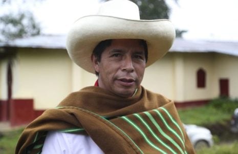 Perú. Castillo y las protestas  chilenas de aniversario