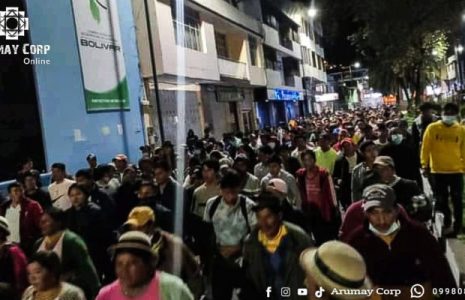 Ecuador. Segundo día de protesta: la Conaie llama a seguir en las calles / En la noche del martes se multiplicaron las movilizaciones (fotos+videos)