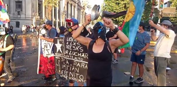Chile. Nuevas movilizaciones en la Plaza de la Dignidad reivindicando la Revuelta y libertad a lxs presxs (videos)
