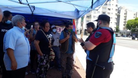 Pueblos Originarios. Amenazan desalojar el acampe indígena frente al Congreso, en Buenos Aires