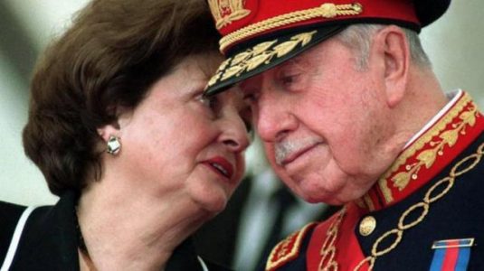 Chile. En los barrios humildes de Santiago se festeja: «la vieja se murió…se murió, la vieja se murió», por la dictadora Pinochet (video)