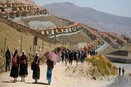 Perú. Acuerdan levantar bloqueo campesino de acceso a mina