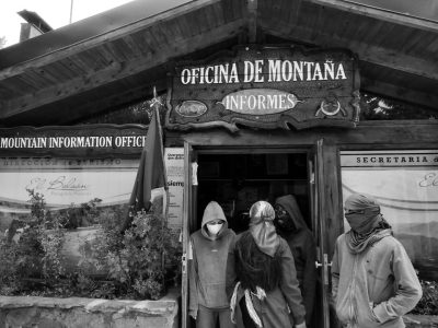 Nación Mapuche. Toman oficina de turismo por amenaza de desalojo al  Lof Quemquemtrew (fotos)