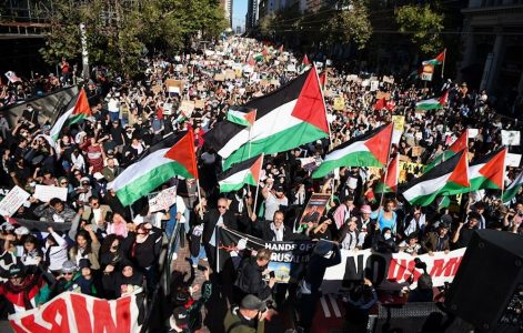 Estados Unidos. Manifestantes a favor de Palestina bloquean autopista 