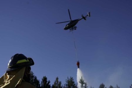 Argentina. Incendios en la Patagonia: Cayó un helicóptero que participaba