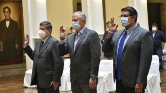 Bolivia. Renuncian tres ministros del Gobierno de facto