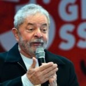 Brasil. Lula critica a Bolsonaro al sancionar el ingreso mínimo: «Los banqueros profesionales llegaron rápidamente»
