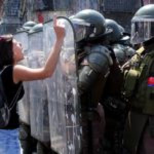 Chile. 9M en Valparaíso con miles de trabajadoras y disidencias en lucha, fueron reprimidas (foto reportaje)