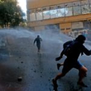 Chile. El “Súper Lunes” culmina con incidentes y protestas en las calles y Metro de Santiago
