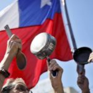Chile. La lucha no la frena ningún virus: Convocan cacerolazo para este lunes