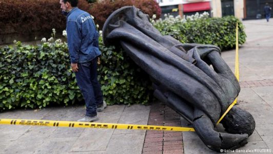 Colombia: Derriban estatua del conquistador Jiménez de Quesada en Bogotá