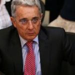 Colombia. Corte Suprema llama a indagación a Uribe por escándalo de compra de votos