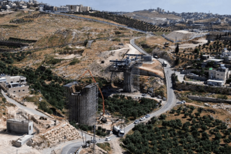 Colonos israelíes arrasan tierra palestina para construir la “carretera americana” – La otra Andalucía