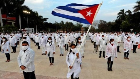 Cuba. Brigada médica recibe premio Democracia 2020