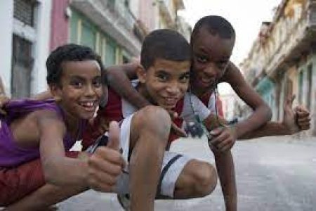 Cuba. Denuncia operación financiada por Estados Unidos dirigida a niñxs