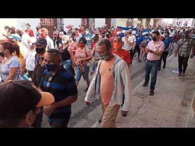 Cuba: Surgen en todos los barrios manifestaciones de apoyo a la revolución al grito de «La calle es de Fidel»