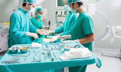 El Defensor del Paciente denuncia que espera en cirugía creció un 17% en 2020 y "hay pocas diferencias con respecto al anterior Gobierno(PSOE)"