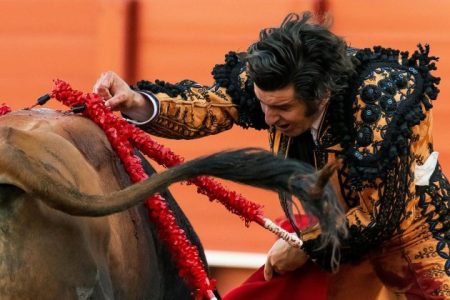 El PSOE blanquea a la ultraderecha apoyando comparecencia del torero ultra Morante de la Puebla en Parlamento andaluz