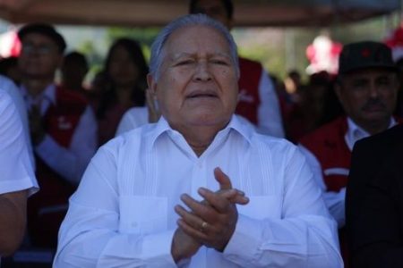 El Salvador. Interpol elimina orden roja contra expresidente