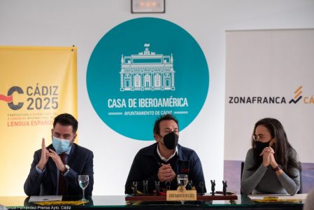Españolear: José María González ‘Kichi’ abona las teorías del españolismo lingüístico en unas jornadas en la Zona Franca