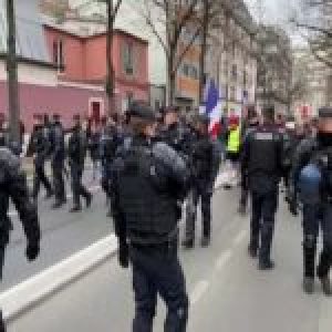 Francia. ‘Chalecos amarillos’ protestan en Francia pese a la prohibición del Gobierno por el covid-19