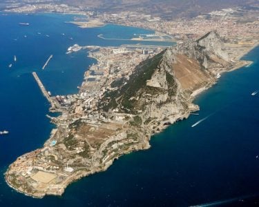 Gibraltar: Escala de un submarino nuclear británico, llega un portaaviones y puede que otro submarino nuclear estadounidense