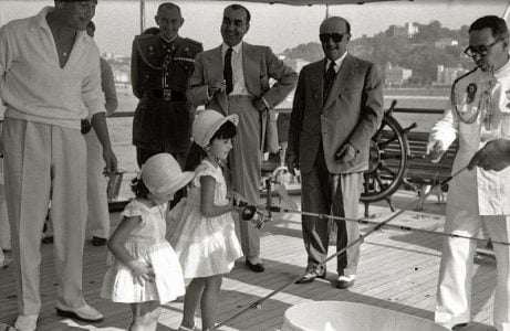 Francisco Franco y sus nietos en el Azor. Autor: Paco Marí, 1963. Fuente: Kutxa Fototeca (CC BY-SA 4.0)