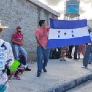Hondureños anuncian tercera caravana migrante de 2020