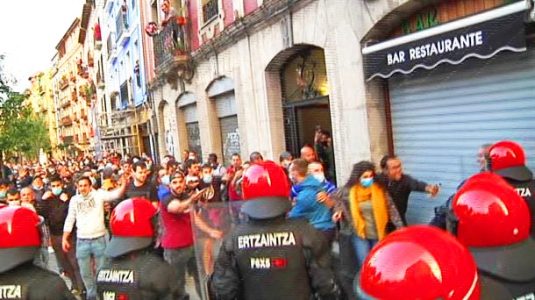 La Ertzaintza, como siempre, protegiendo a los fascistas de Vox en Bilbo – La otra Andalucía