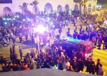 La población rifeña de Fnideq sale a la calle: cargas de la policía y varios detenidos (vídeos)