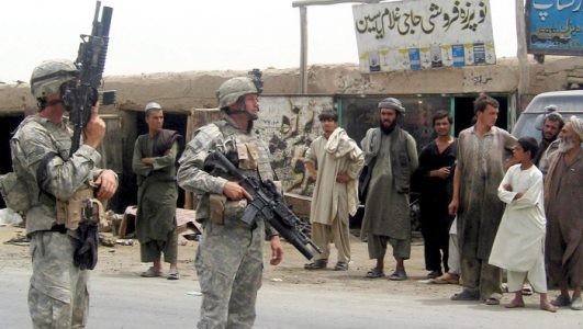 Militares estadounidenses que salen de Afganistán son desplazados a Yemen