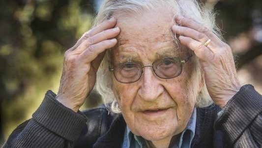 Noam Chomsky: “El único país que ha demostrado un internacionalismo