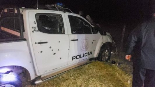 Paraguay. Ataque contra vehículo policial deja tres muertos