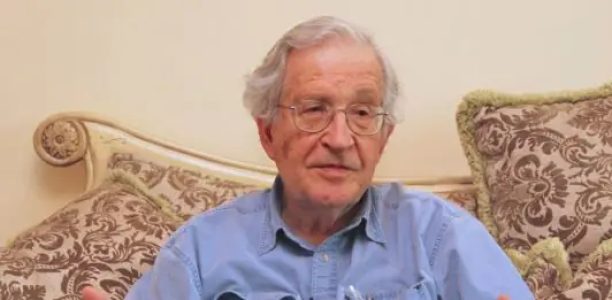 Pensamiento crítico. Chomsky: Estados Unidos, avanzando hacia el fascismo, corre al precipicio