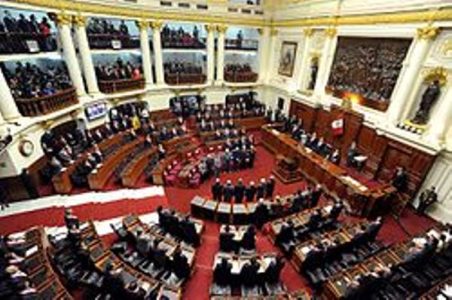 Perú. El Pleno del Congreso rechaza destituir a la Mesa