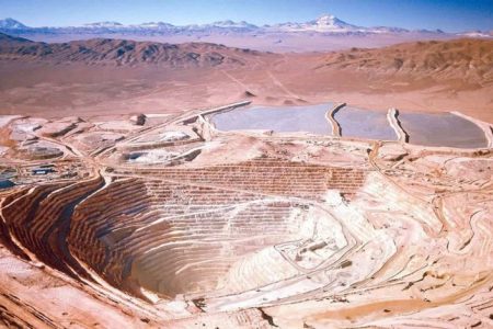 Trabajadores anuncian huelga en la mina de cobre más grande del mundo en Chile