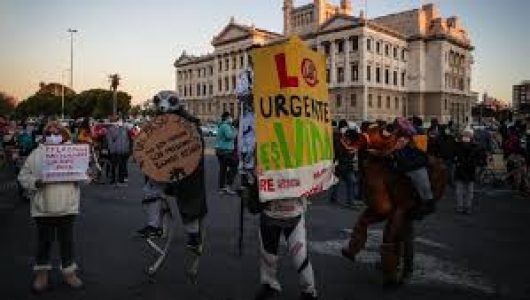 Uruguay. Movimientos sociales contra recortes presupuestarios (video)