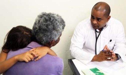 Venezuela: médicos cubanos trabajan en la frontera con Brasil para