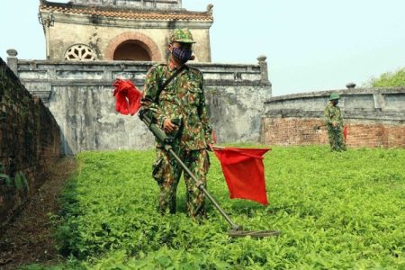 Vietnam pide más ayuda internacional para eliminar minas terrestres y explosivos