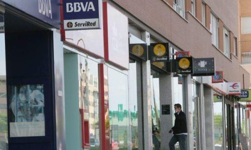 se queda en los bancos – La otra Andalucía
